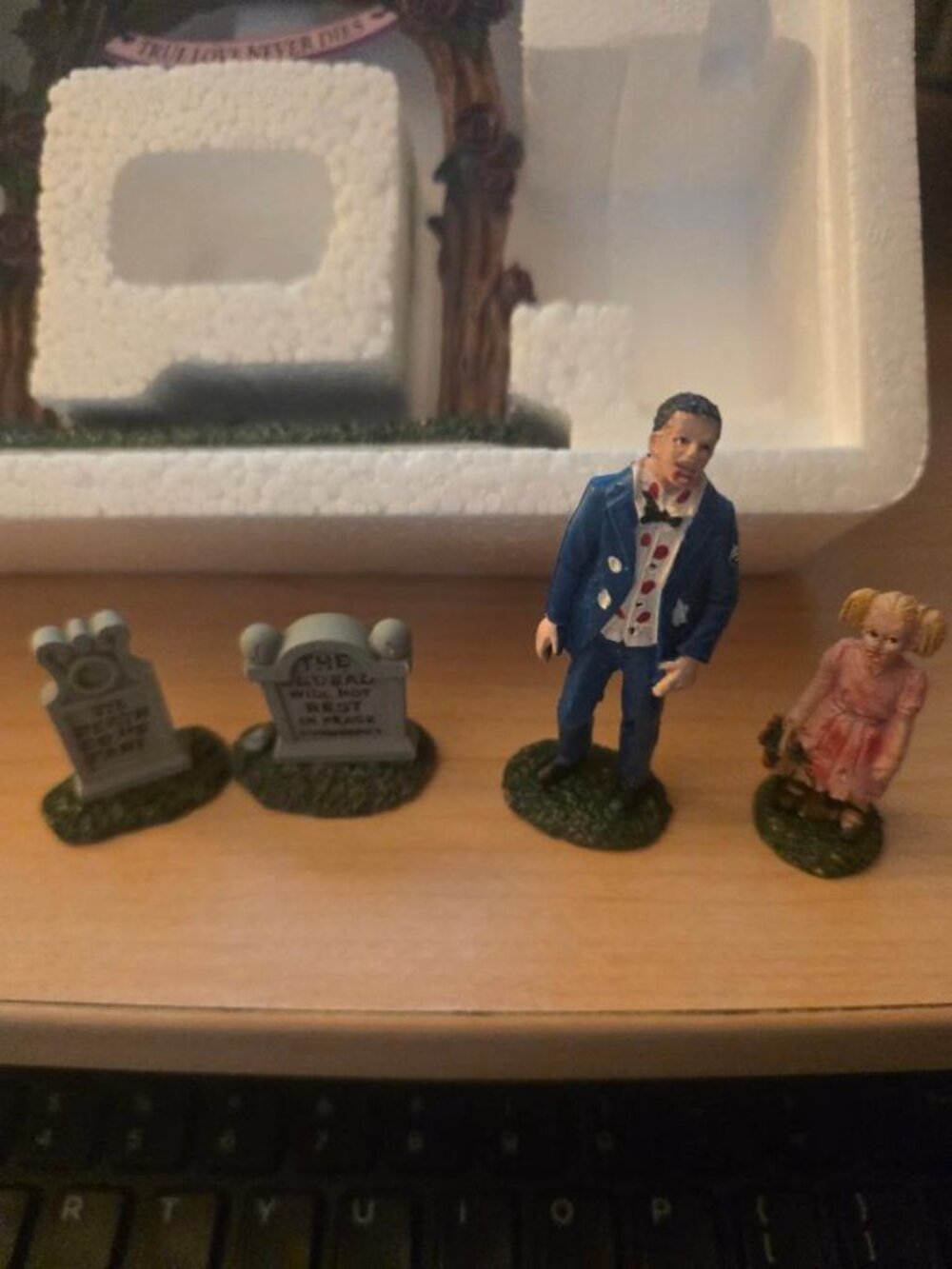 Lemax Spooky Town Zombie Wedding Party #23587 - Picture 3 of 4